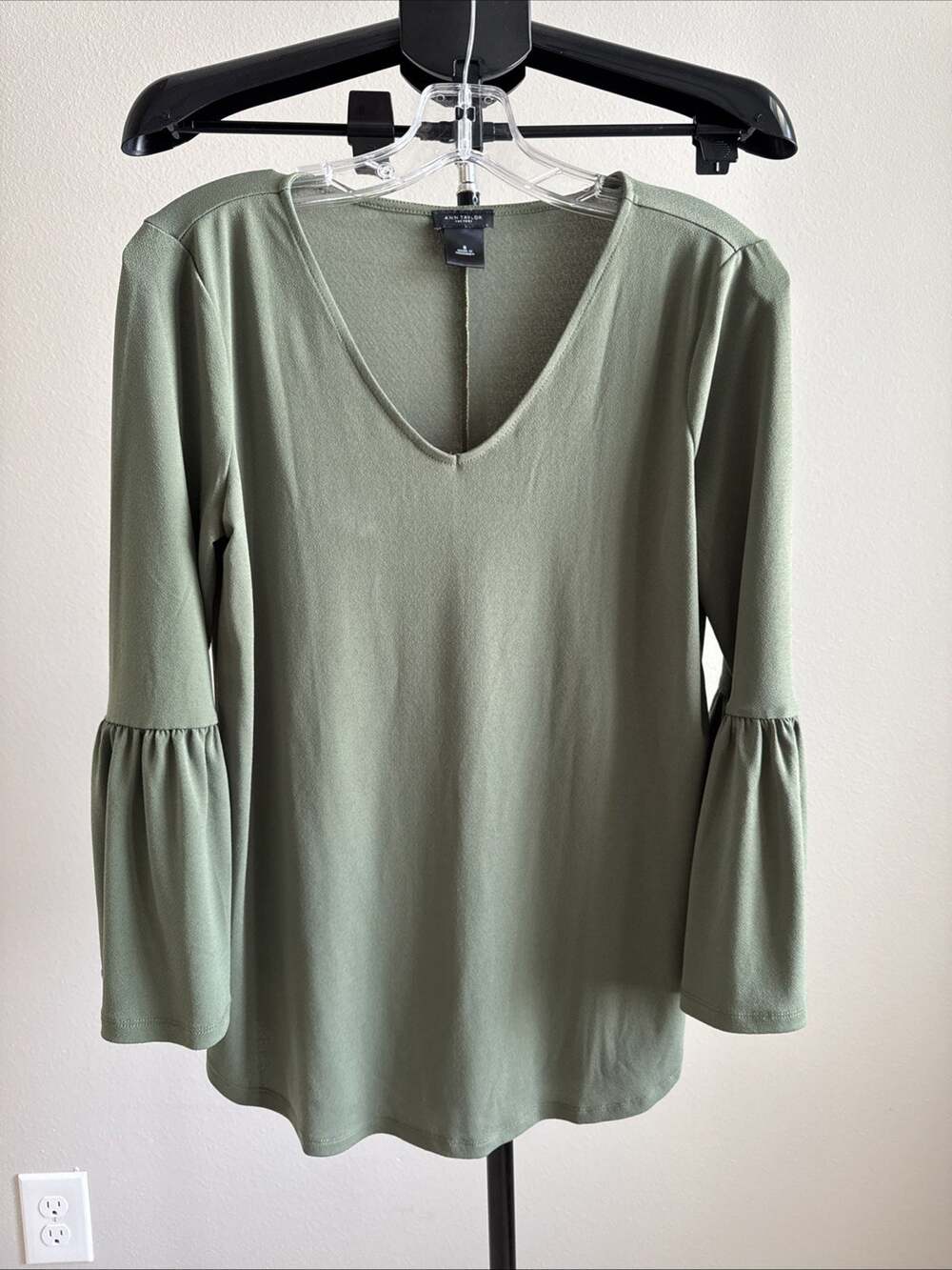 Ann Taylor Factory Shirt Womens Small Green V-Neck Bell Sleeve Stretch Tunic